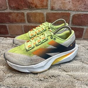 New balance fuel cell rebel sneakers women’s Sz 7.5